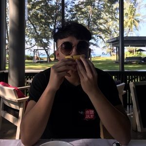 Welcome to my closet everyone！